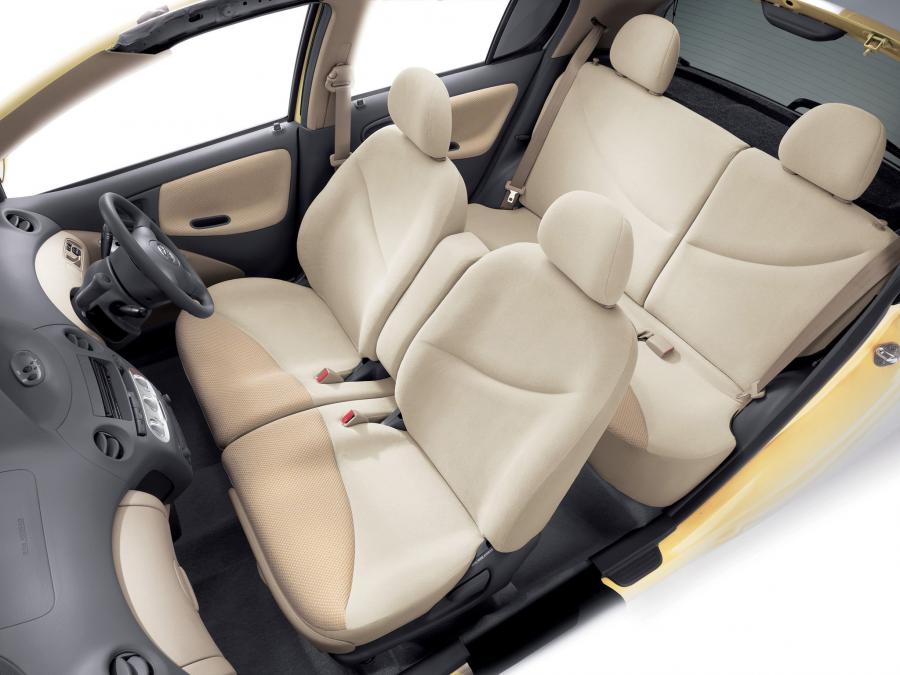  Toyota Vitz 5-Door 2001 года  (фото 5 из 10)
